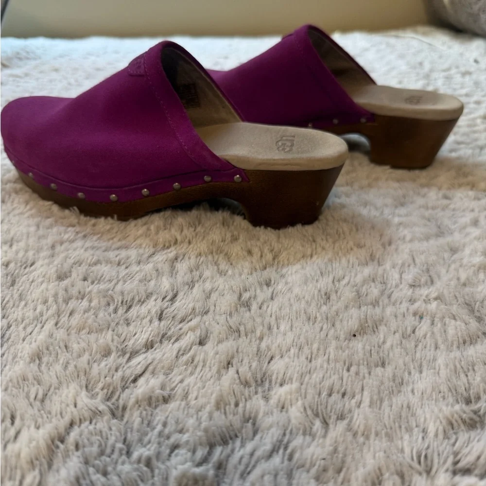Girls UGG Suede Fuchsia Clogs